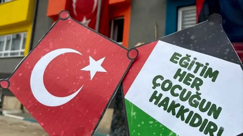 Balıkesir'in 20 ilçesinde öğrenciler, Gazze'deki çocuklara dikkat çekmek amacıyla barış
