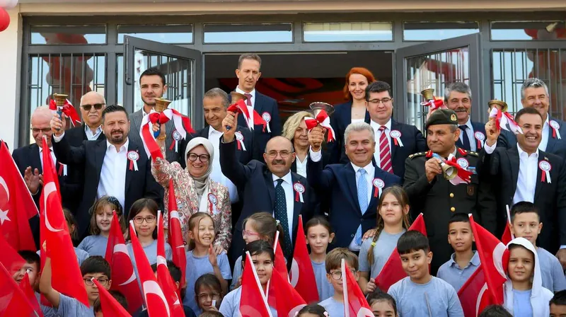 Balıkesir'de 2026-2027 eğitim öğretim yılı, Albay Tayyar-Nuran Oğuz İlkokulu'nda düzenlenen