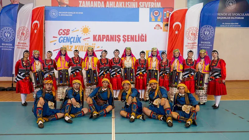Balıkesir Gençlik ve Spor İl Müdürlüğü koordinesinde yürütülen 'Adımlarımız Bir,