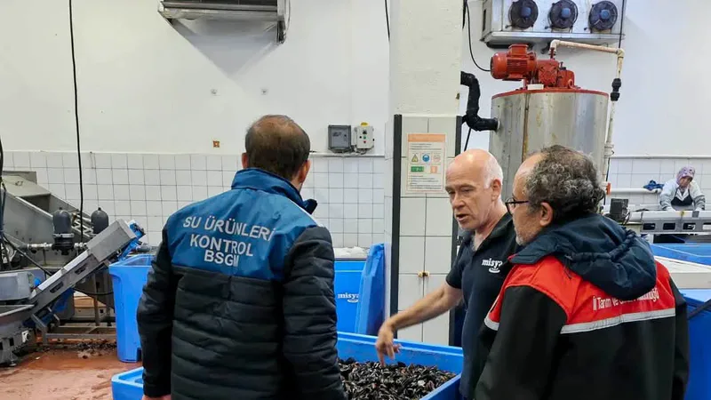 Balıkesir İl Tarım ve Orman Müdürlüğü ekipleri, su ürünleri kaynaklarının