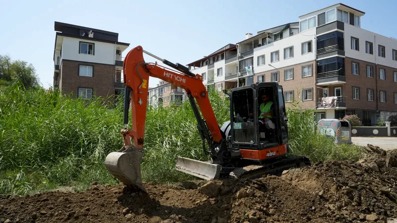 Balıkesir Büyükşehir Belediye Başkanı Ahmet Akın'ın talimatıyla BASKİ ekipleri, Edremit