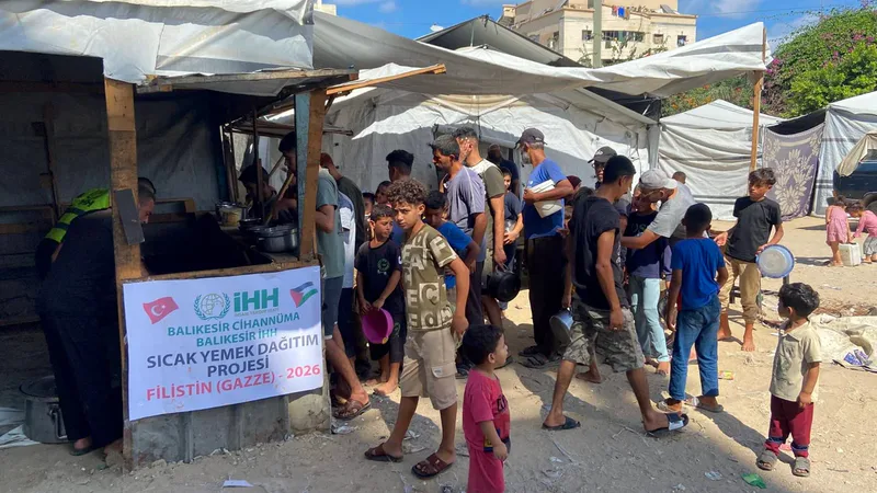 Balıkesir İHH, Balıkesir Cihannüma ve Balıkesirli hayırseverlerin katkılarıyla Gazze'de binlerce