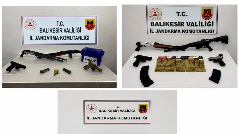 Balıkesir İl Jandarma Komutanlığı'nın Ayvalık ve Bandırma ilçelerinde silah ve