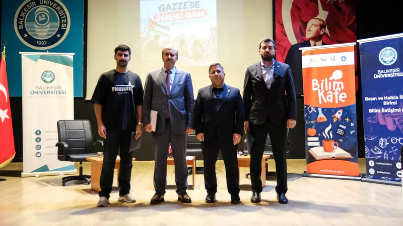 Balıkesir Üniversitesi'nde 'Gazze'de Öğrenci Olmak' temasıyla düzenlenen Bilim Kafe etkinliğinde,