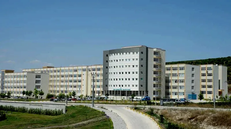 Balıkesir Üniversitesi Kimya Bölümü öğretim üyesi Prof. Dr. Baki Çiçek,