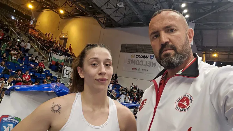 Balıkesirli milli sporcu Rana Uçarhaytar, İtalya'nın Jesolo kentinde düzenlenen Kick