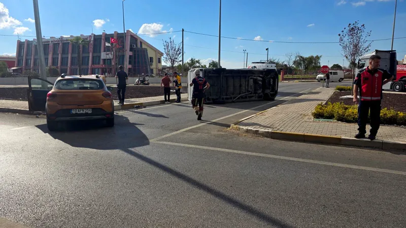 Bandırma Korozman Kavşağı'nda meydana gelen trafik kazasında Ümraniyespor'a ait teknik