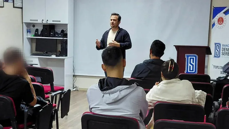Bandırma İŞKUR Hizmet Merkezi iş birliğiyle düzenlenen seminerde yükümlülere iş