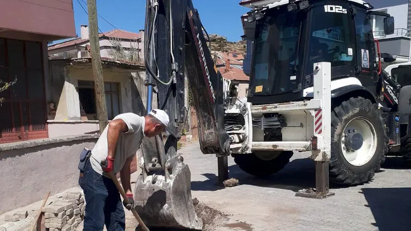 Bigadiç Belediyesi, kırsal mahallelerde yol bakım, onarım ve düzenleme çalışmalarını