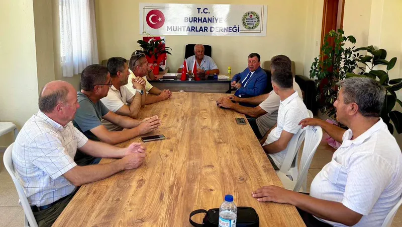 Burhaniye Belediyesi Başkan Yardımcısı Tarık Erdil ve Muhtarlık İşleri Müdürü