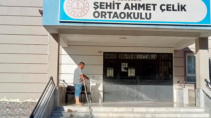 Burhaniye Belediyesi Temizlik İşleri Müdürlüğü ekipleri, 2026-2027 eğitim öğretim yılı