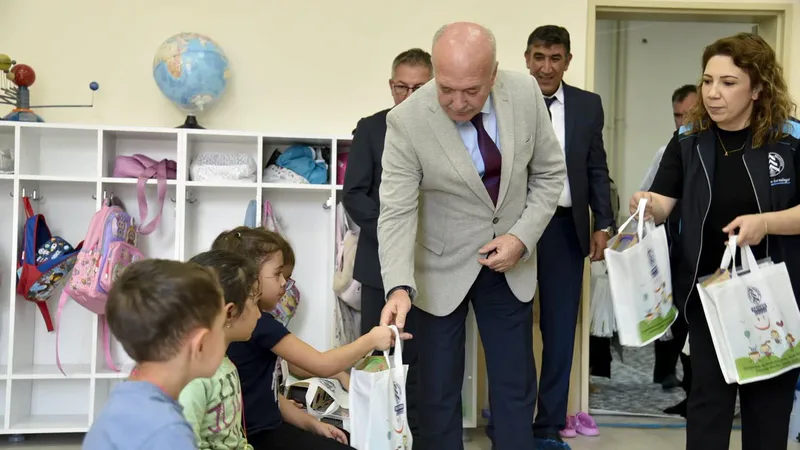 Dursunbey Belediyesi, 2026-2027 eğitim-öğretim yılının ilk gününde Üçeylül İlkokulu 1.