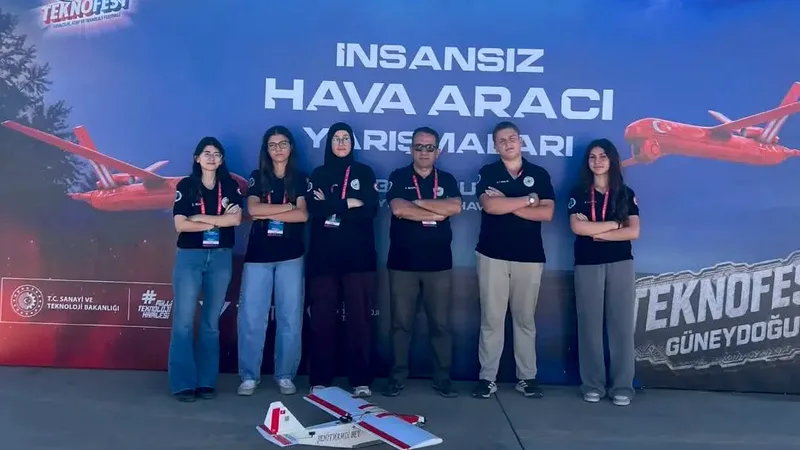 Edremit Anadolu İmam Hatip Lisesi öğrencileri, Malatya'da düzenlenen TEKNOFEST 2026