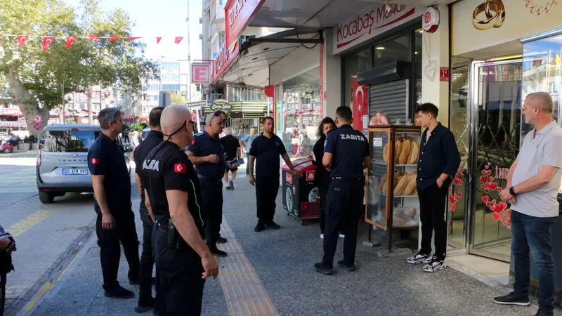 Edremit Belediyesi Zabıta Müdürlüğü ekipleri, vatandaşların ortak kullanım alanlarındaki işgallere