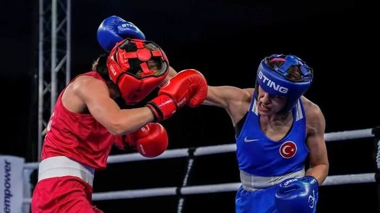 Balıkesir Büyükşehir Belediyespor'un milli boksörü Esra Yıldız Kahraman, Bulgaristan'da düzenlenen
