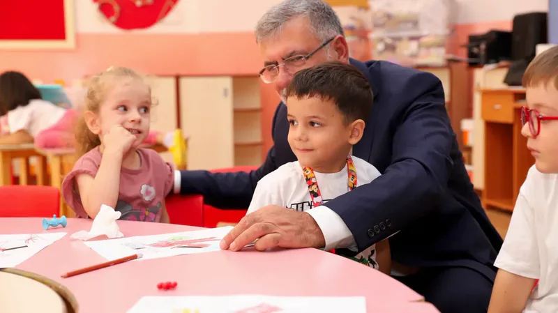 Kepsut Belediyesi'nin geleneksel 'Kitaplar Devletten, Kırtasiye Belediyeden' projesi bu yıl