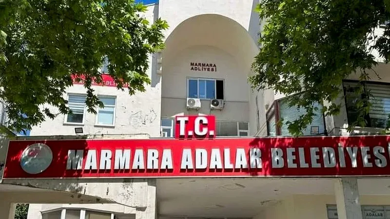 Marmara Adalar Belediyesi'nde memur Z.Ş., Başkan Aydın Dinçer'in şoförü M.Ö.'nün
