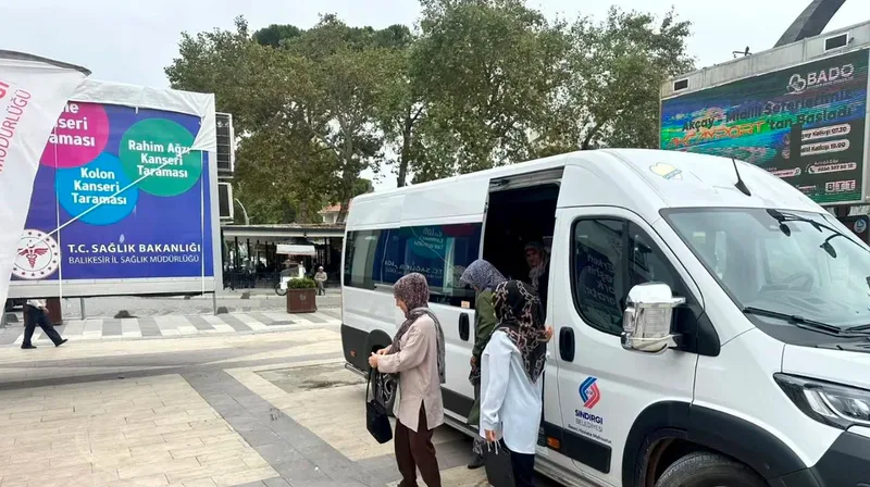 Sındırgı Belediyesi, kırsal mahallelerde yaşayan kadınlara kanser taraması için ulaşım
