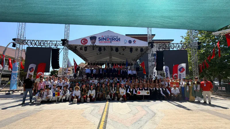 Balıkesir'in Sındırgı ilçesinde düşman işgalinden kurtuluşun 104. yıl dönümü, çelenk