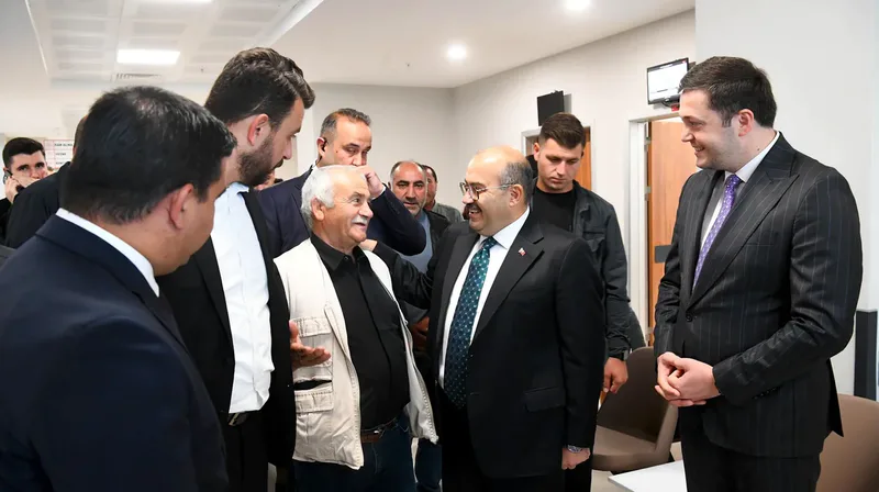Balıkesir Valisi İsmail Ustaoğlu ve AK Partili milletvekilleri, hasta kabulüne