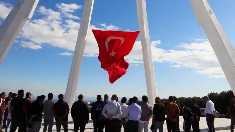 Bandırma'nın kurtuluş günü dolayısıyla Son Kurşun Anıtı'nı ziyaret eden Denetimli