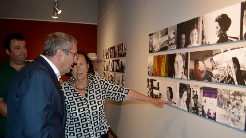 Türkiye'nin dijital sanat öncülerinden Teoman Madra'nın 1960-1980 yılları arasında ürettiği