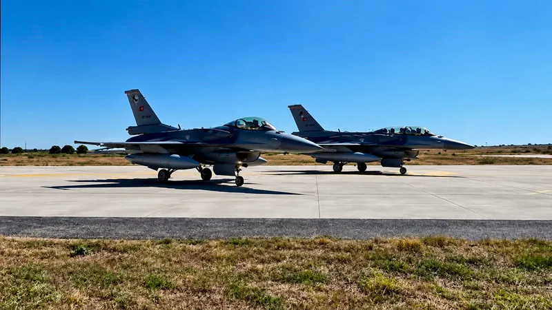 Türk Hava Kuvvetleri, 3 F-16 savaş uçağı ve 44 personelle