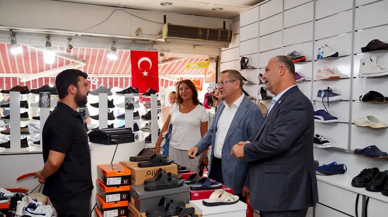 YENİ Parti Kadın Kolları Genel Başkanı Asu Kaya ve beraberindeki