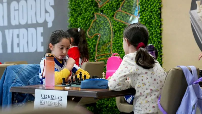 Balıkesir'de düzenlenen 29 Ekim Cumhuriyet Bayramı Satranç Turnuvası, heyecanlı final