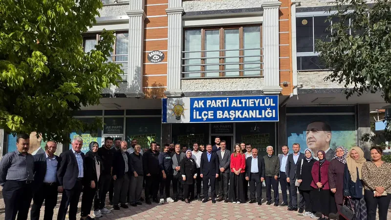 AK Parti Balıkesir İl Başkanı Mehmet Aydemir ve il yönetim