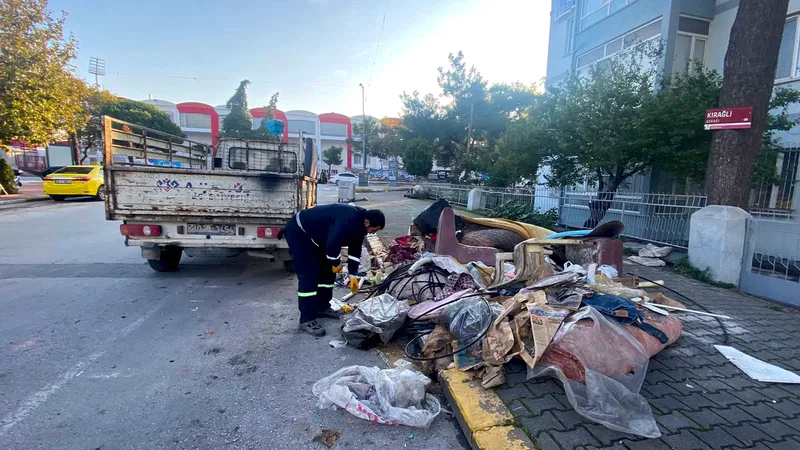 Altıeylül Belediyesi, kırsal mahallelerden şehir merkezine kadar park bakımı, yol