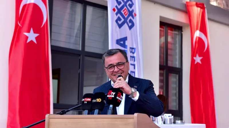 Altıeylül Belediyesi'nin Seyyid Ahmet Arvasi Parkı'nda açtığı Altıeylül Yaşam Merkezi,
