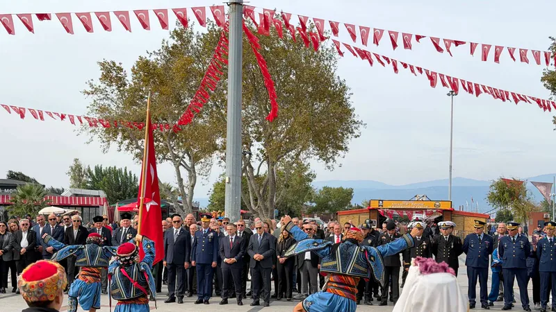 Türkiye Cumhuriyeti'nin kurucusu Gazi Mustafa Kemal Atatürk'ün Bandırma'ya ilk gelişinin