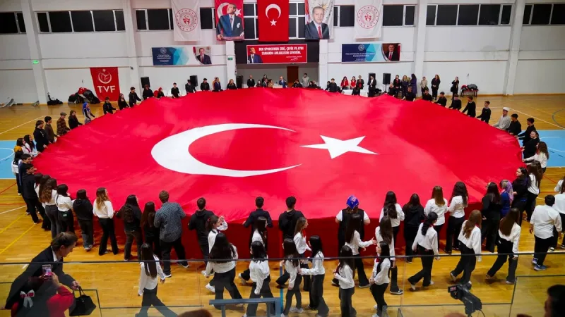 Ayvalık’ta Cumhuriyet’in 103’üncü yıl dönümü, yağış nedeniyle Gençlik ve Spor