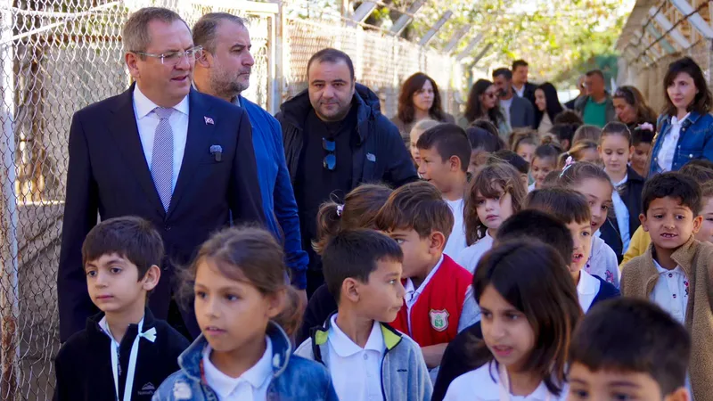 Ayvalık Belediye Başkanı Mesut Ergin, Dünya Hayvanları Koruma Günü'nde Geçici