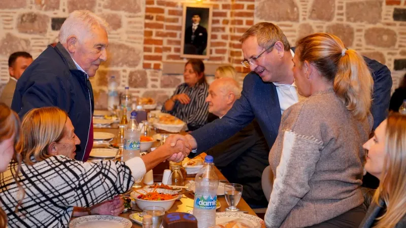 Ayvalık Zeytin Hasat Festivali kapsamında üreticiler, sektör temsilcileri ve kent