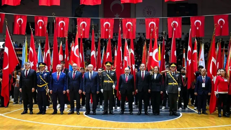 Balıkesir’de 29 Ekim Cumhuriyet Bayramı, halk dansları, öğrenci gösterileri ve