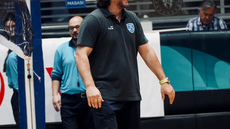 Voleybol Yıldız Kızlar Süper Ligi'nde mücadele eden Balıkesir Büyükşehir Belediyespor,