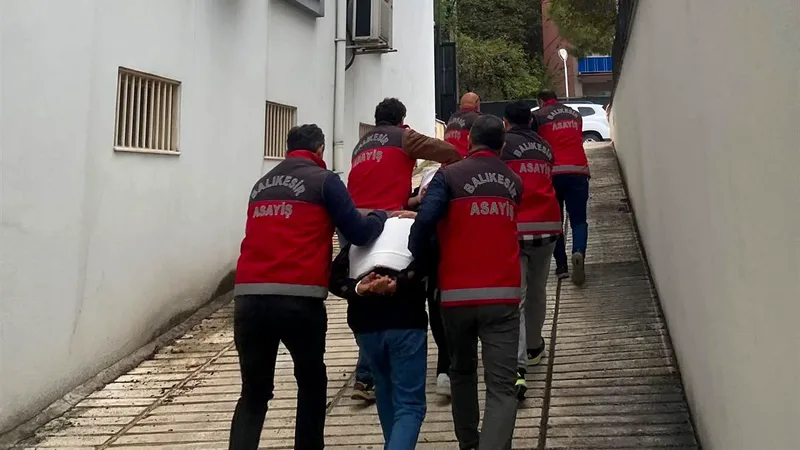 Balıkesir cinayeti, yatsı namazı çıkışında meydana gelen silahlı saldırının ardından