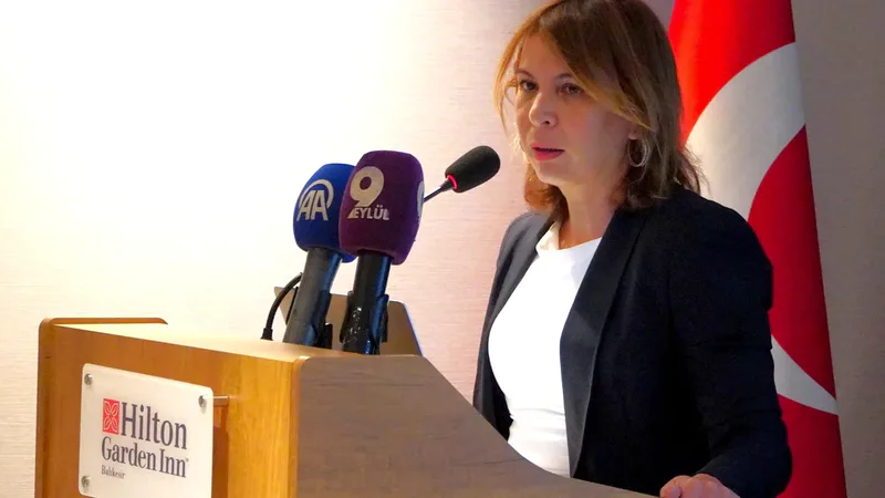 İzmir Gazeteciler Cemiyeti tarafından düzenlenen Basın Akademisi programı, Balıkesir'de gazetecilerin