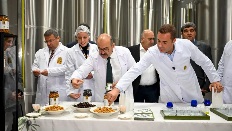 Balıkesir Büyükşehir Belediye Başkanı Ahmet Akın, Ayvalık Altınova Mahallesi'nde düzenlenen