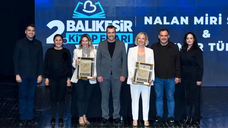 2. Balıkesir Kitap Fuarı'nda 10 binlerce ziyaretçi yazarlarla buluştu; imza