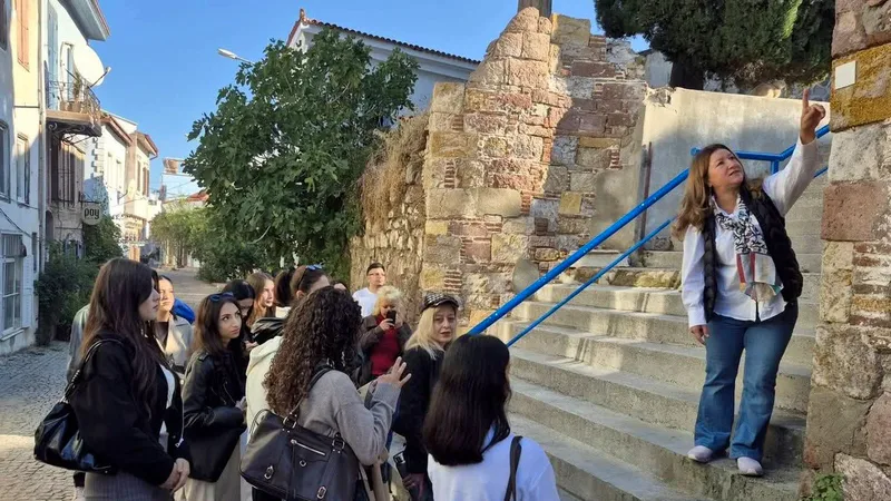 Balıkesir Üniversitesi Ayvalık Meslek Yüksekokulu Mimari Restorasyon Programı öğrencileri, Ayvalık'ın