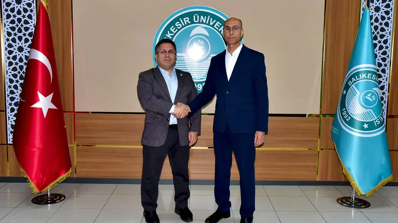 Balıkesir Üniversitesi Rektörü Prof. Dr. Yücel Oğurlu, Bigadiç Meslek Yüksekokulu'na