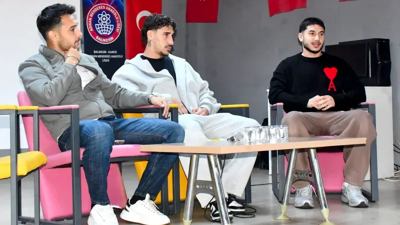 Balıkesirspor, Adnan Menderes Anadolu Lisesi öğrencileriyle düzenlediği Kırmızı Beyaz Gelecek