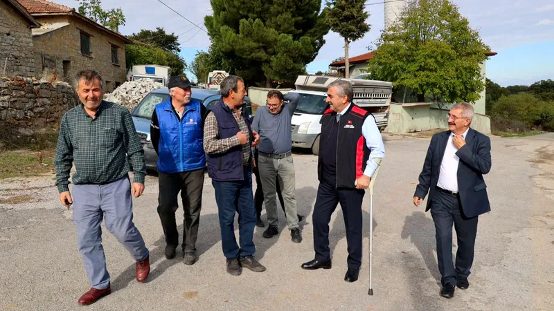 Balya Belediyesi, Yukarı Çakallar Mahallesi'nde parke taş döşeme ve cami