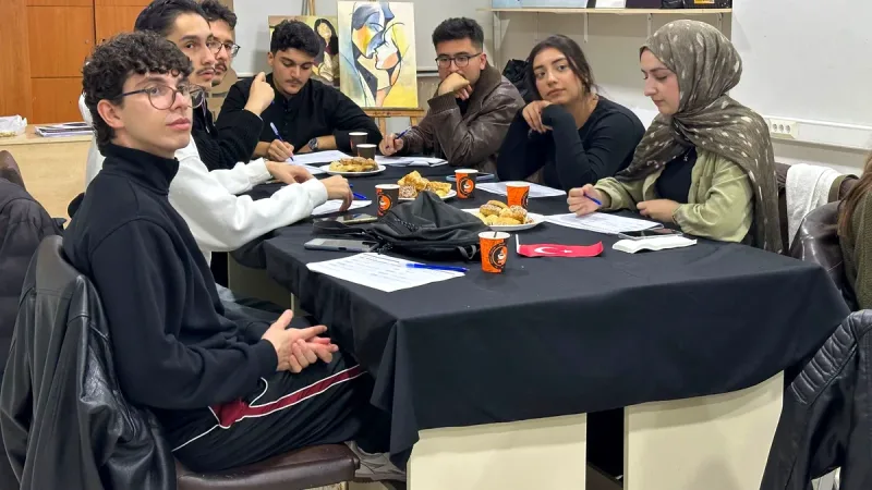 Bandırma Belediyesi’nin gençlere yönelik İngilizce konuşma kulübü Coffee Talks ilk