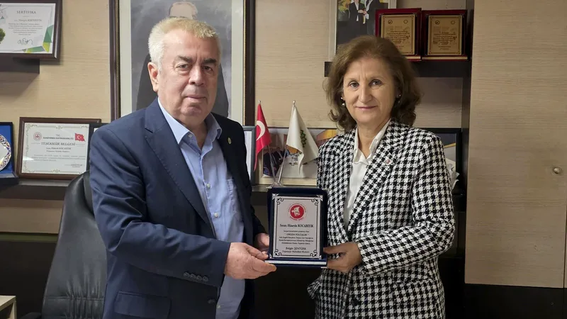 Bandırma Paşabayır Mahallesi'nde yürütülen 'Umuda Yolculuk' plastik kapak kampanyası, engelli