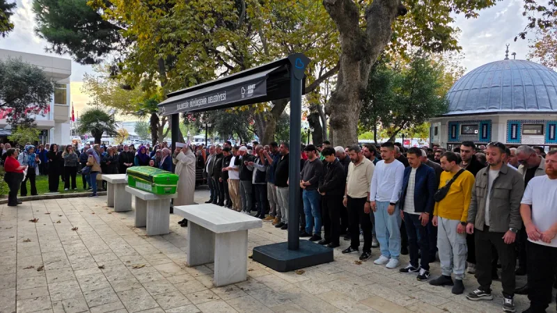 Bandırma'da trafik kazasında hayatını kaybeden 30 yaşındaki motokurye Emre Ö.