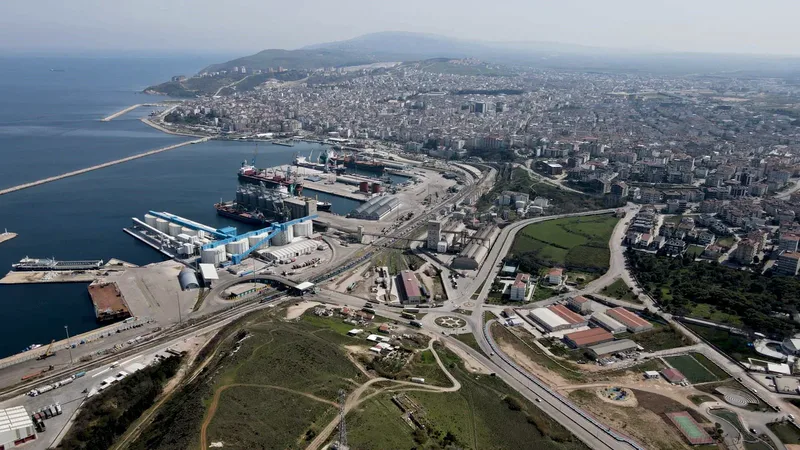 TÜİK 2025 verilerine göre Bandırma'nın nüfusu 169 bin 476 kişiye